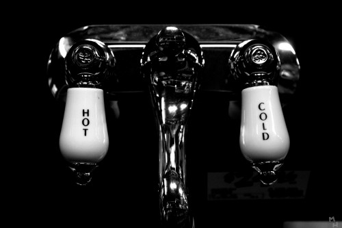 Hot and cold faucet